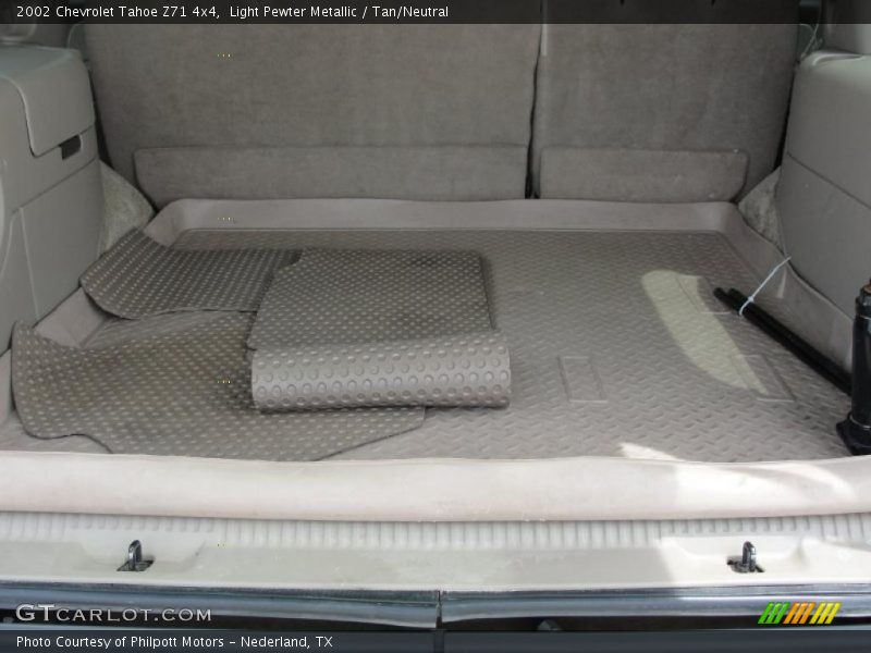Light Pewter Metallic / Tan/Neutral 2002 Chevrolet Tahoe Z71 4x4