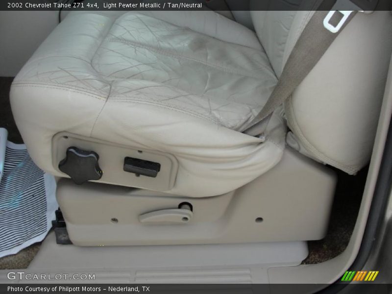 Light Pewter Metallic / Tan/Neutral 2002 Chevrolet Tahoe Z71 4x4