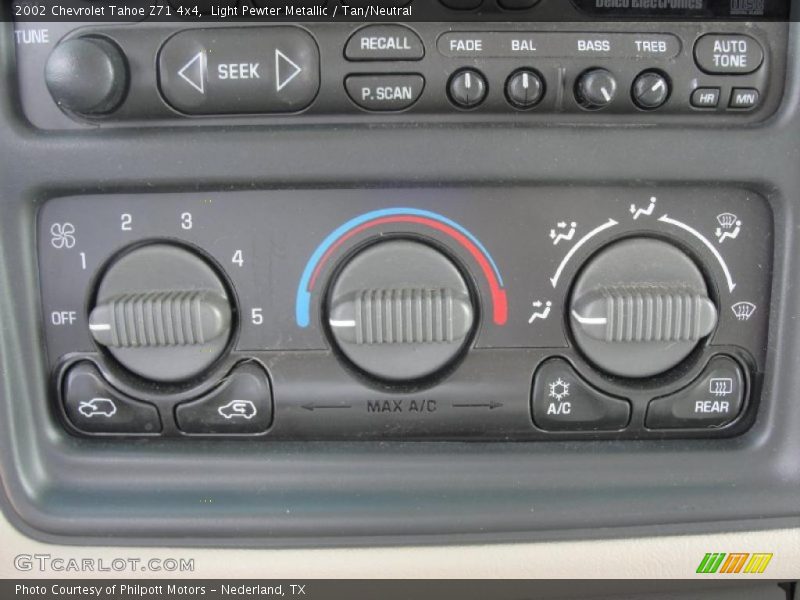 Light Pewter Metallic / Tan/Neutral 2002 Chevrolet Tahoe Z71 4x4