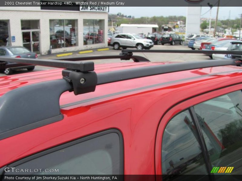 Wildfire Red / Medium Gray 2001 Chevrolet Tracker Hardtop 4WD