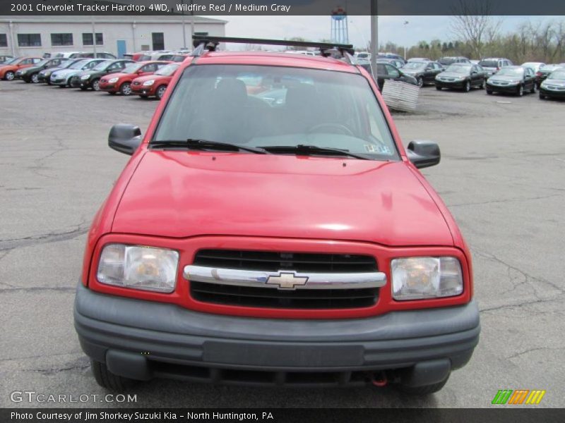 Wildfire Red / Medium Gray 2001 Chevrolet Tracker Hardtop 4WD