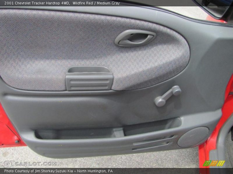 Wildfire Red / Medium Gray 2001 Chevrolet Tracker Hardtop 4WD