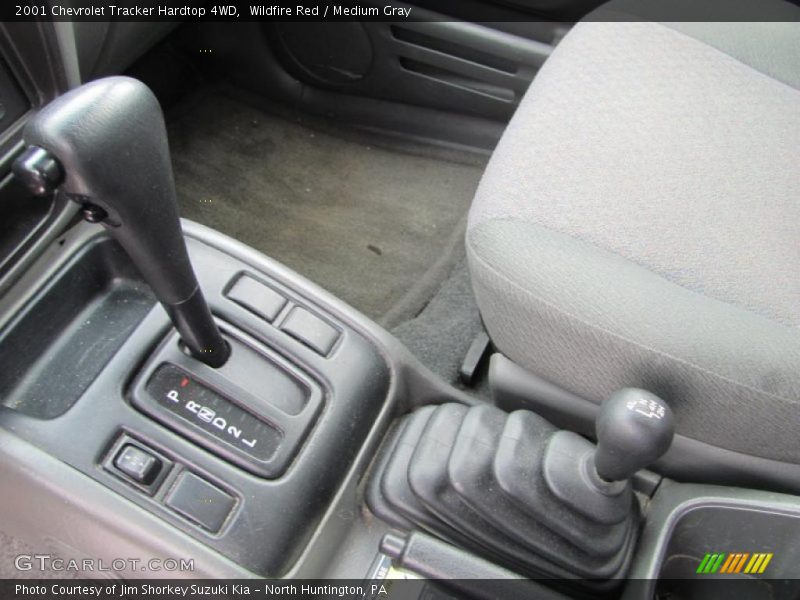 Wildfire Red / Medium Gray 2001 Chevrolet Tracker Hardtop 4WD