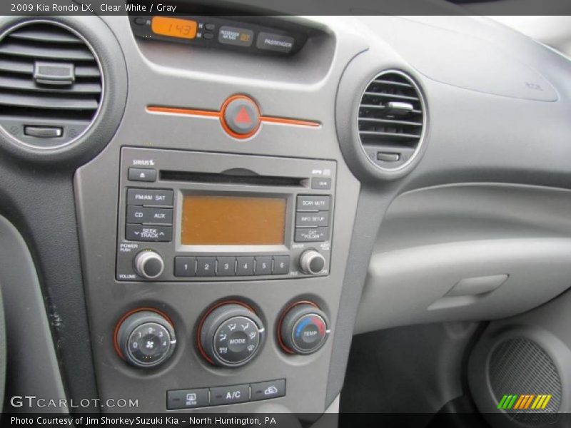 Clear White / Gray 2009 Kia Rondo LX
