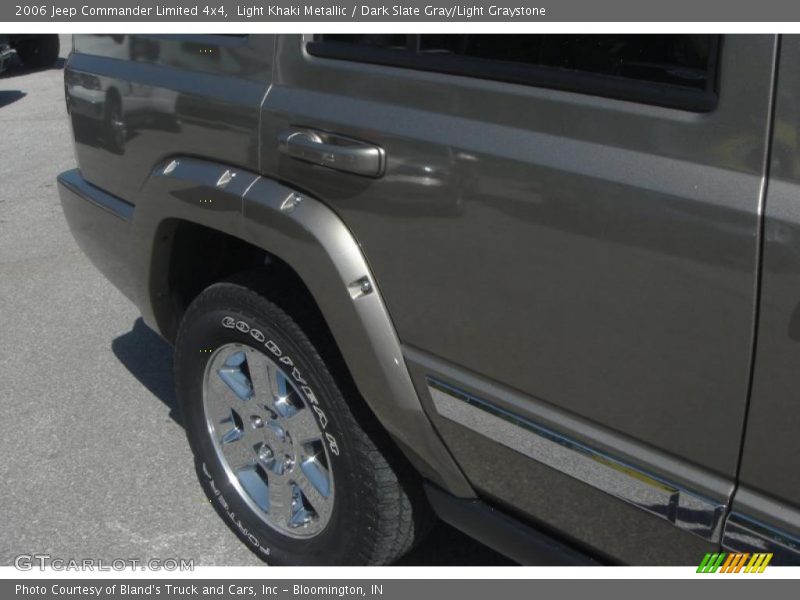 Light Khaki Metallic / Dark Slate Gray/Light Graystone 2006 Jeep Commander Limited 4x4