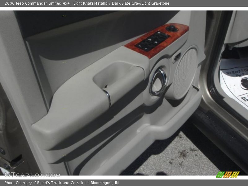 Light Khaki Metallic / Dark Slate Gray/Light Graystone 2006 Jeep Commander Limited 4x4