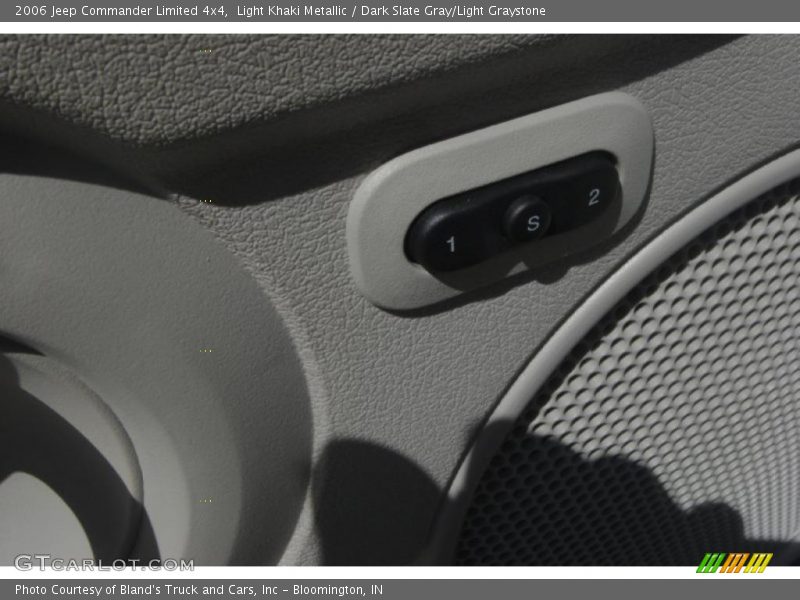 Light Khaki Metallic / Dark Slate Gray/Light Graystone 2006 Jeep Commander Limited 4x4