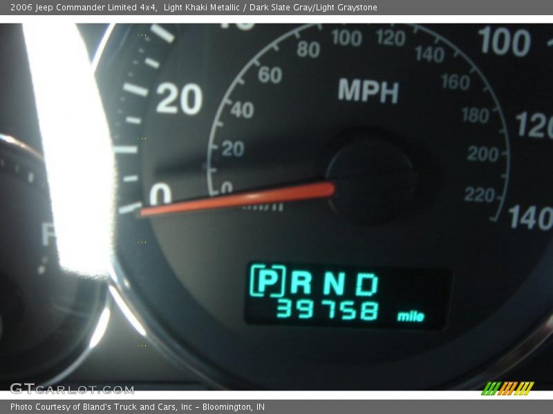Light Khaki Metallic / Dark Slate Gray/Light Graystone 2006 Jeep Commander Limited 4x4