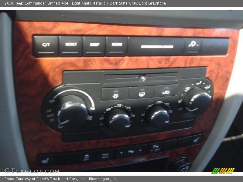 Light Khaki Metallic / Dark Slate Gray/Light Graystone 2006 Jeep Commander Limited 4x4