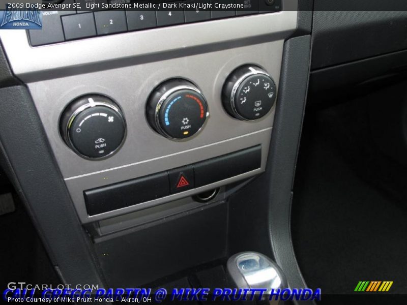 Light Sandstone Metallic / Dark Khaki/Light Graystone 2009 Dodge Avenger SE