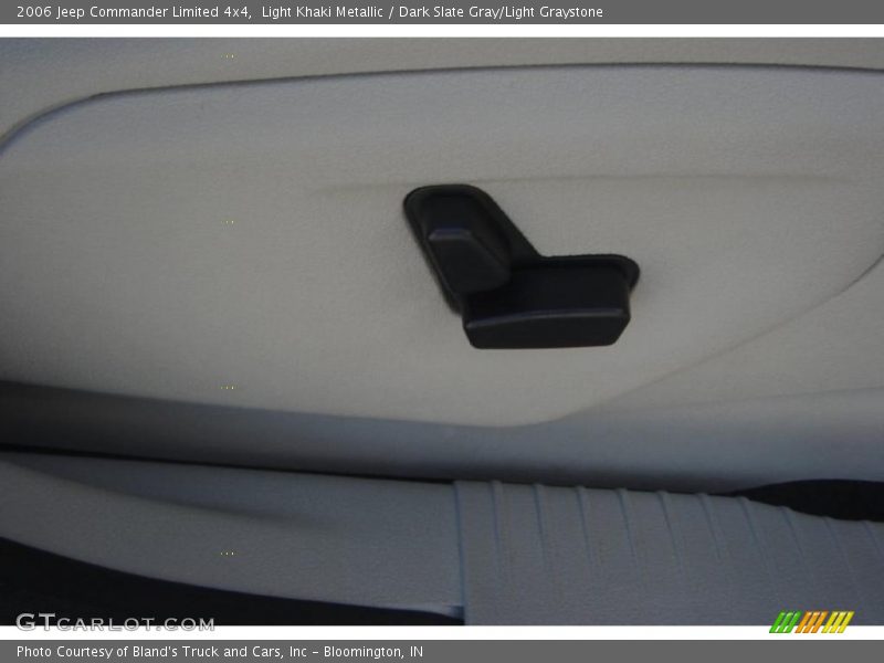 Light Khaki Metallic / Dark Slate Gray/Light Graystone 2006 Jeep Commander Limited 4x4