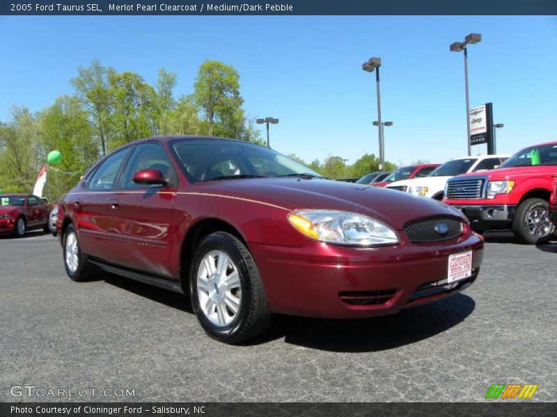 Merlot Pearl Clearcoat / Medium/Dark Pebble 2005 Ford Taurus SEL