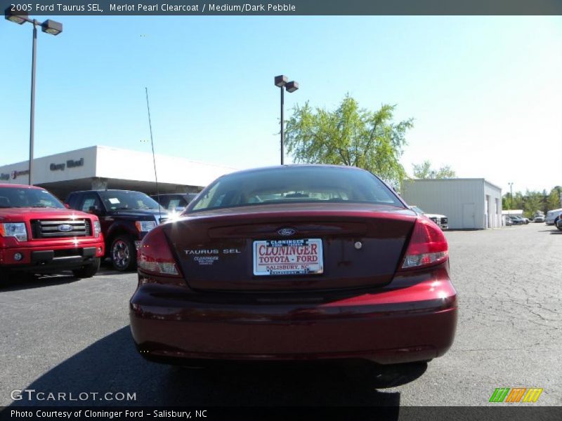 Merlot Pearl Clearcoat / Medium/Dark Pebble 2005 Ford Taurus SEL