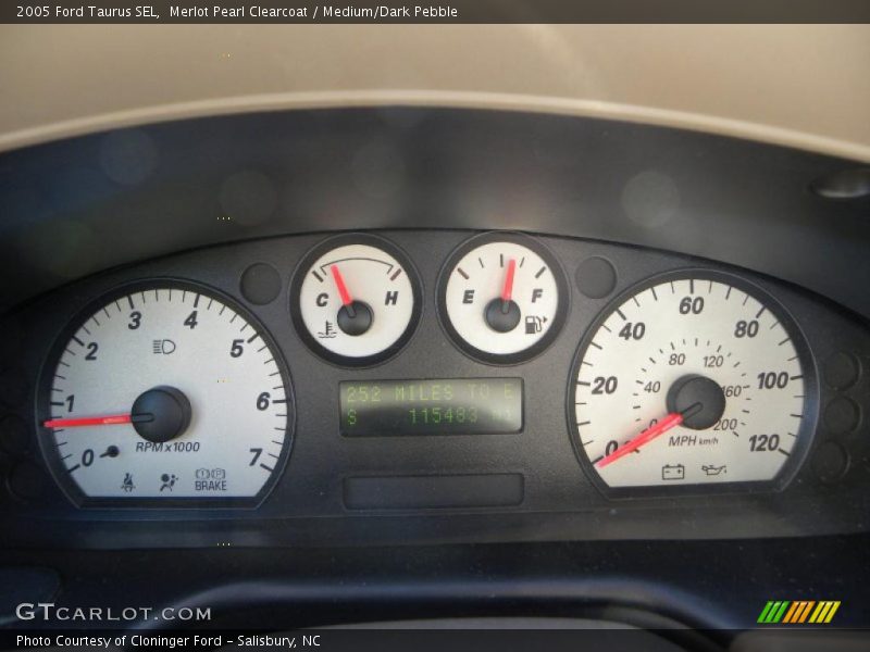 Merlot Pearl Clearcoat / Medium/Dark Pebble 2005 Ford Taurus SEL
