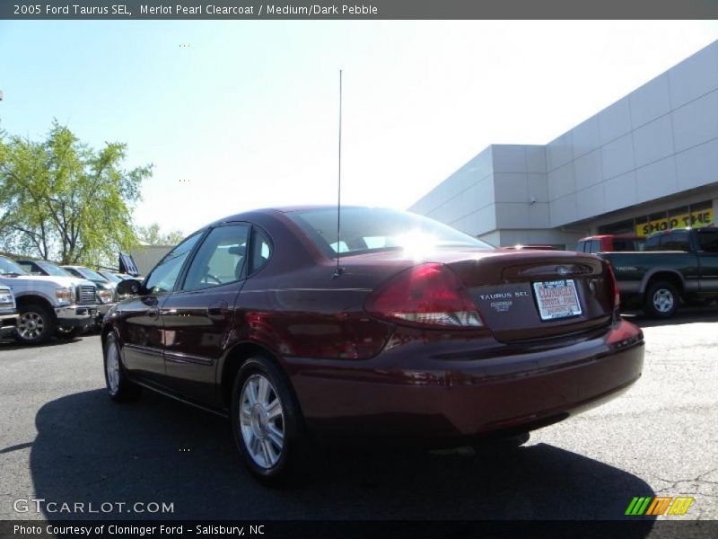 Merlot Pearl Clearcoat / Medium/Dark Pebble 2005 Ford Taurus SEL