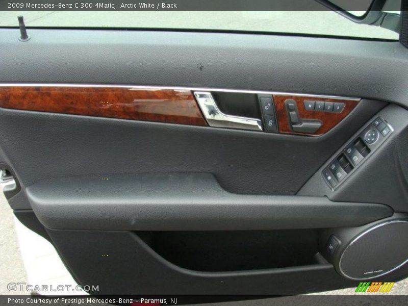 Arctic White / Black 2009 Mercedes-Benz C 300 4Matic