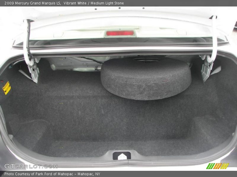 Vibrant White / Medium Light Stone 2009 Mercury Grand Marquis LS