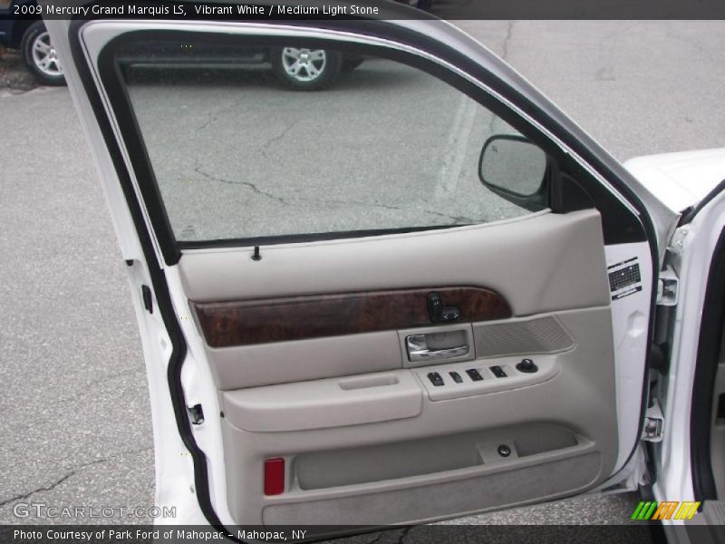 Vibrant White / Medium Light Stone 2009 Mercury Grand Marquis LS