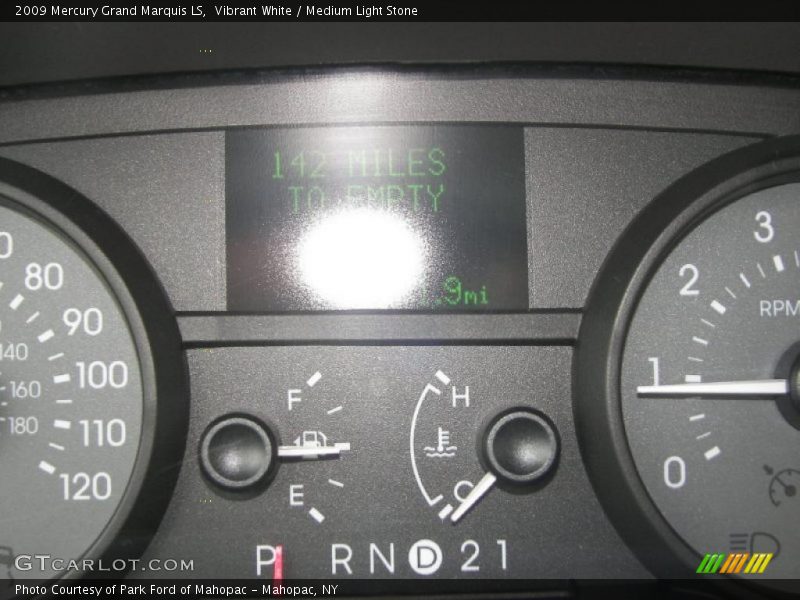 Vibrant White / Medium Light Stone 2009 Mercury Grand Marquis LS