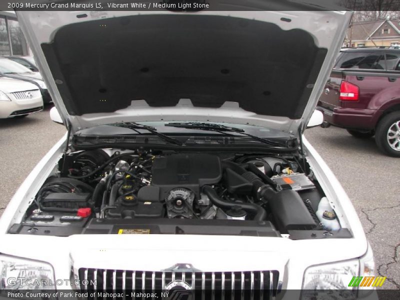 Vibrant White / Medium Light Stone 2009 Mercury Grand Marquis LS