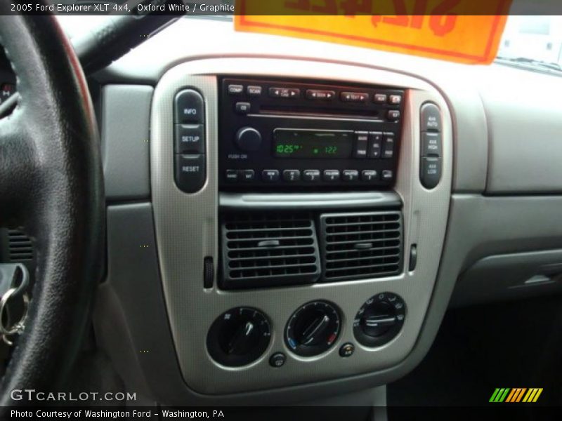 Oxford White / Graphite 2005 Ford Explorer XLT 4x4