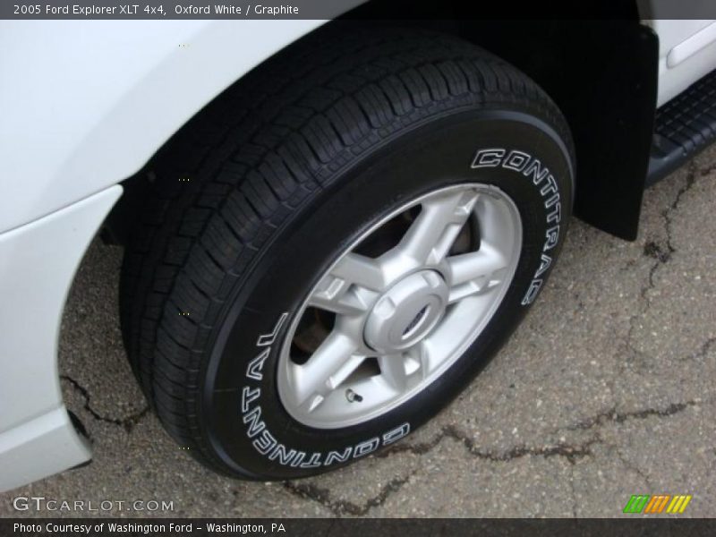 Oxford White / Graphite 2005 Ford Explorer XLT 4x4