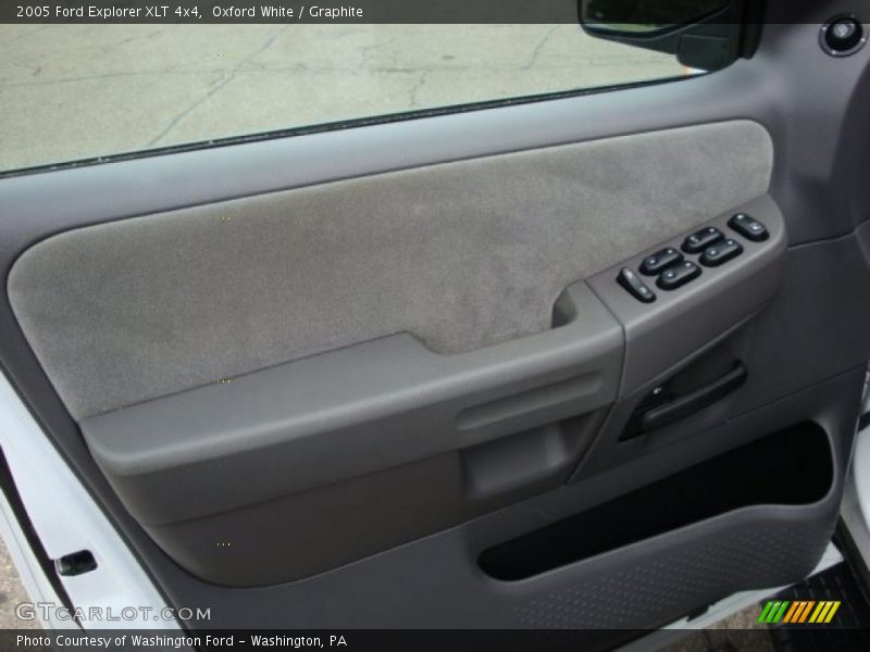 Oxford White / Graphite 2005 Ford Explorer XLT 4x4