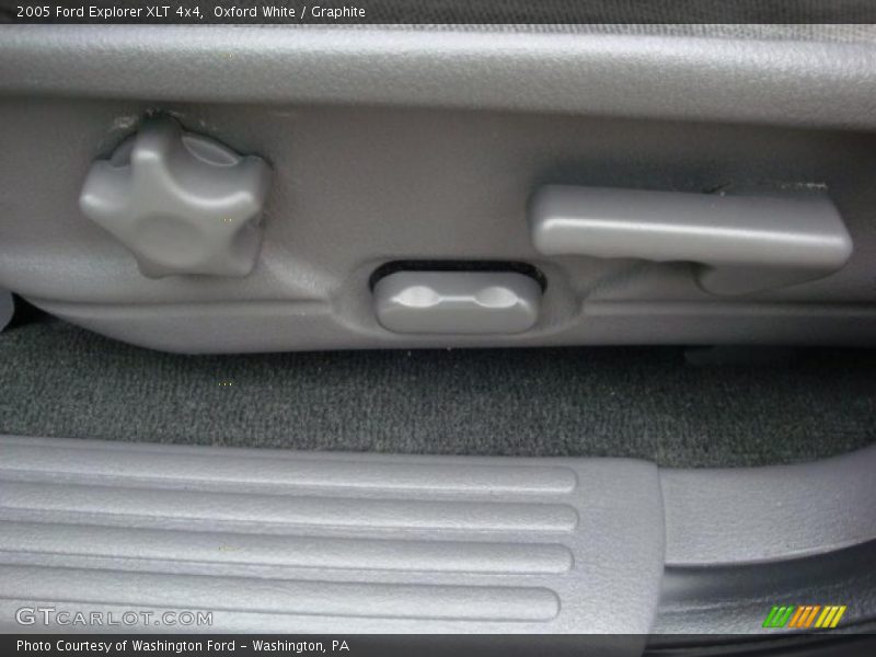 Oxford White / Graphite 2005 Ford Explorer XLT 4x4