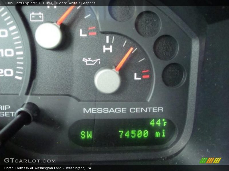 Oxford White / Graphite 2005 Ford Explorer XLT 4x4
