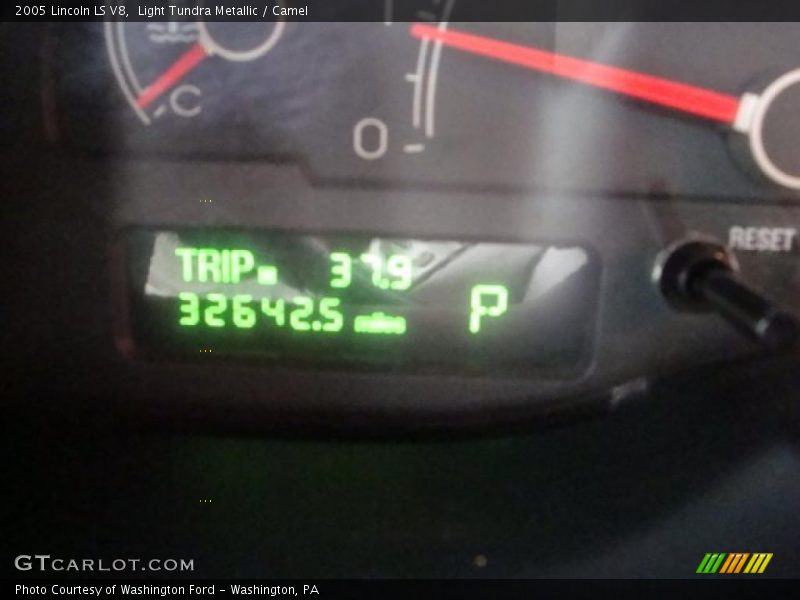 Light Tundra Metallic / Camel 2005 Lincoln LS V8