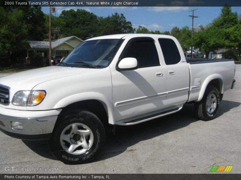 Natural White / Light Charcoal 2000 Toyota Tundra SR5 Extended Cab 4x4