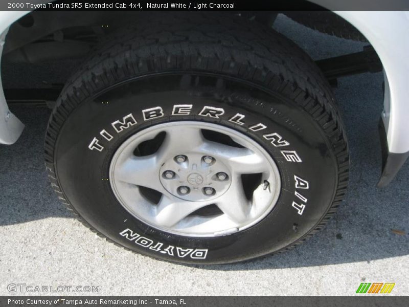Natural White / Light Charcoal 2000 Toyota Tundra SR5 Extended Cab 4x4
