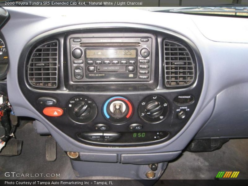 Natural White / Light Charcoal 2000 Toyota Tundra SR5 Extended Cab 4x4