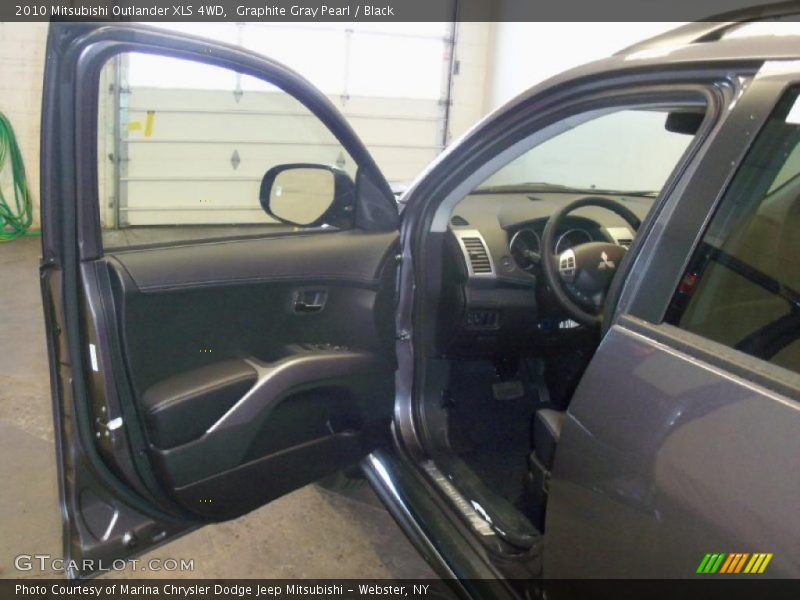 Graphite Gray Pearl / Black 2010 Mitsubishi Outlander XLS 4WD