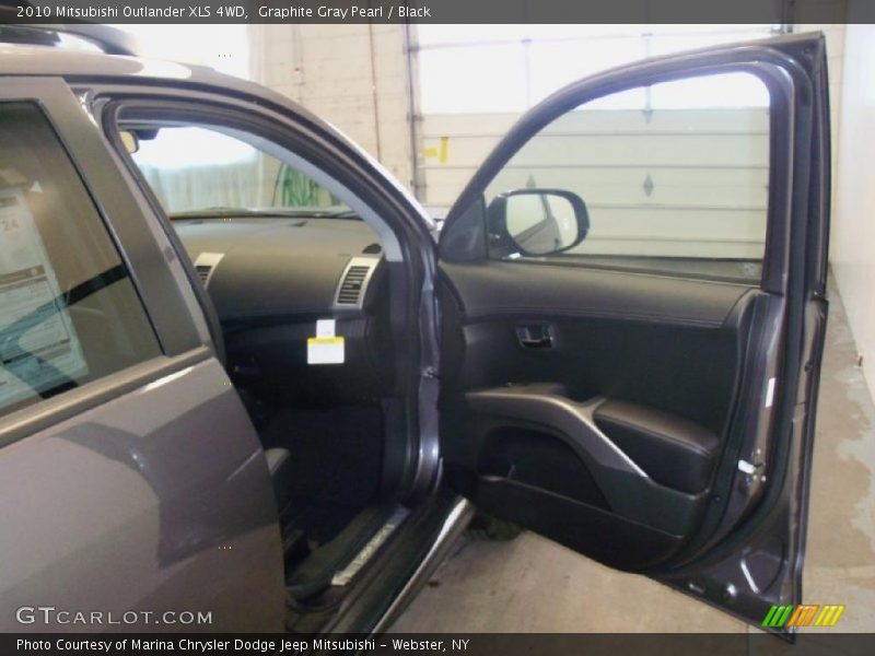 Graphite Gray Pearl / Black 2010 Mitsubishi Outlander XLS 4WD