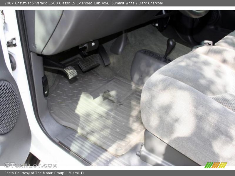 Summit White / Dark Charcoal 2007 Chevrolet Silverado 1500 Classic LS Extended Cab 4x4