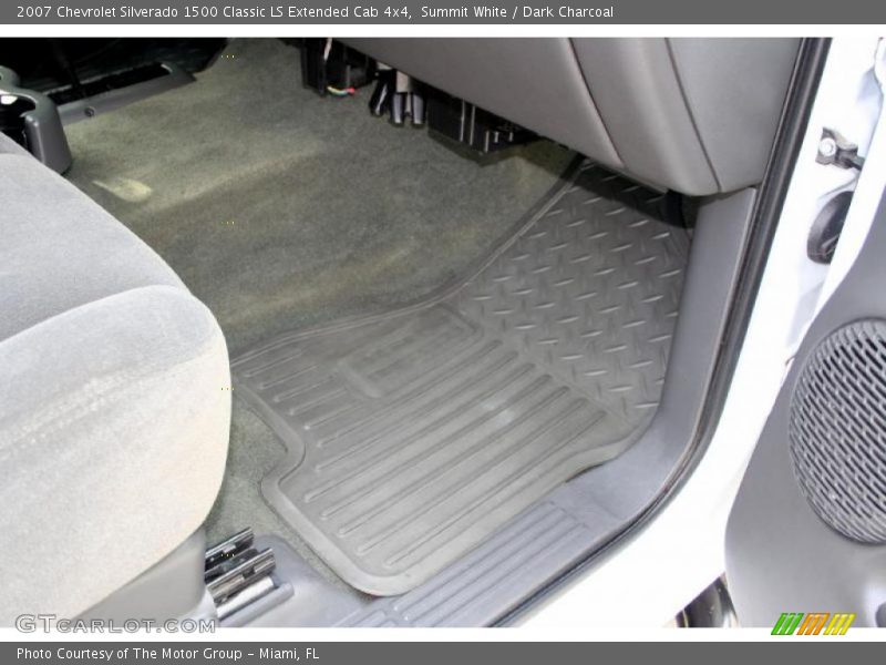 Summit White / Dark Charcoal 2007 Chevrolet Silverado 1500 Classic LS Extended Cab 4x4