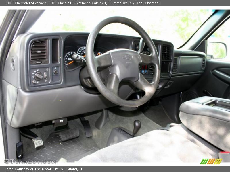 Summit White / Dark Charcoal 2007 Chevrolet Silverado 1500 Classic LS Extended Cab 4x4
