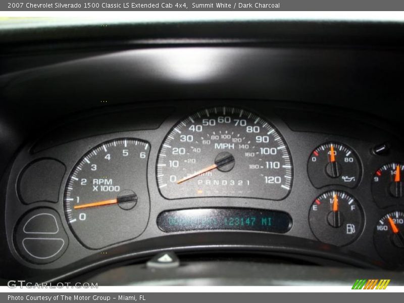 Summit White / Dark Charcoal 2007 Chevrolet Silverado 1500 Classic LS Extended Cab 4x4