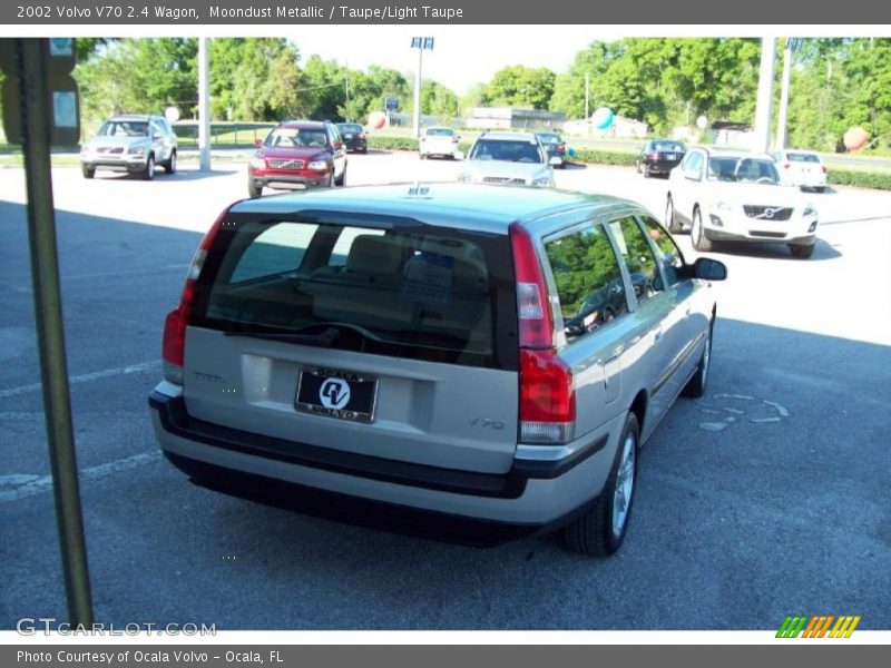 Moondust Metallic / Taupe/Light Taupe 2002 Volvo V70 2.4 Wagon