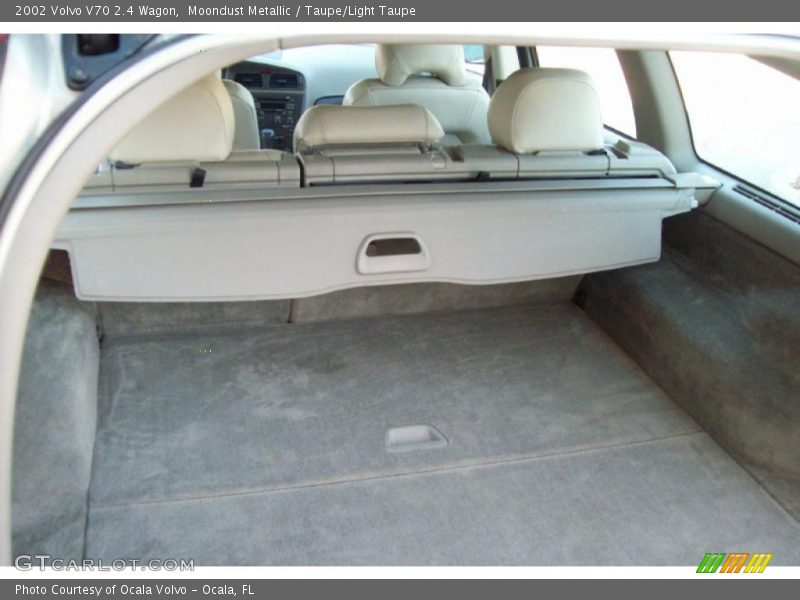 Moondust Metallic / Taupe/Light Taupe 2002 Volvo V70 2.4 Wagon