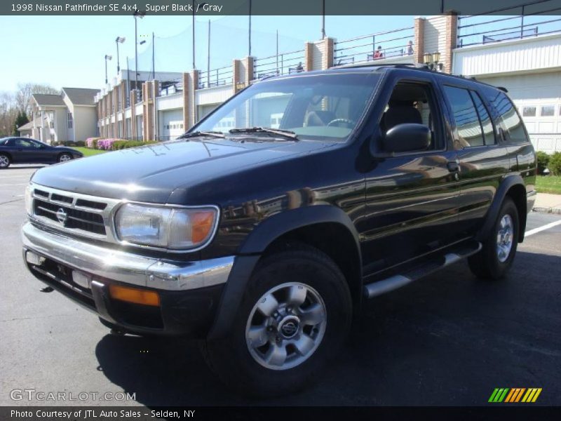 Super Black / Gray 1998 Nissan Pathfinder SE 4x4