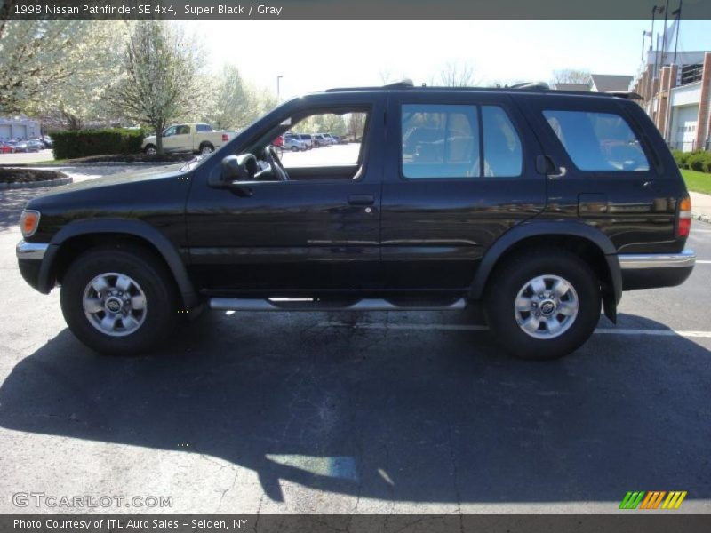 Super Black / Gray 1998 Nissan Pathfinder SE 4x4