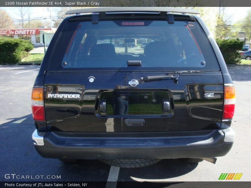 Super Black / Gray 1998 Nissan Pathfinder SE 4x4