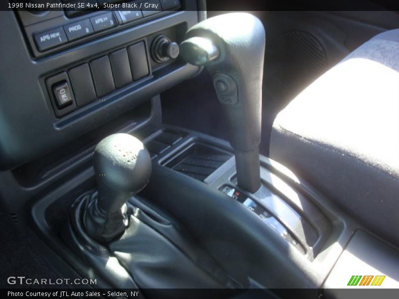 Super Black / Gray 1998 Nissan Pathfinder SE 4x4