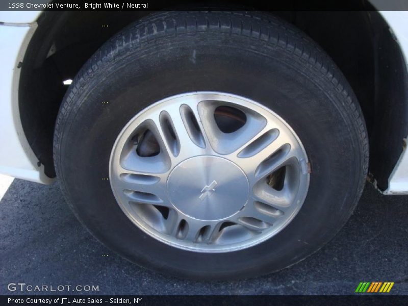 Bright White / Neutral 1998 Chevrolet Venture