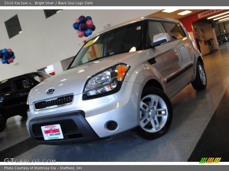 Bright Silver / Black Soul Logo Cloth 2010 Kia Soul +