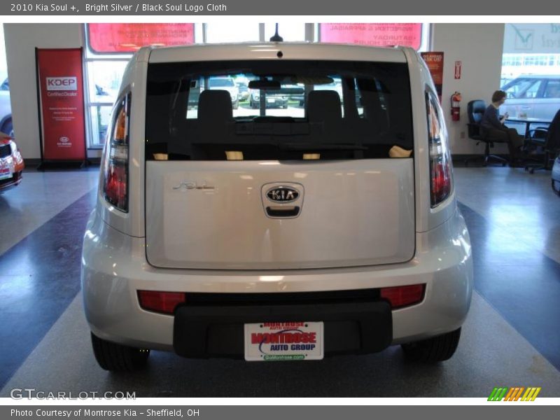 Bright Silver / Black Soul Logo Cloth 2010 Kia Soul +