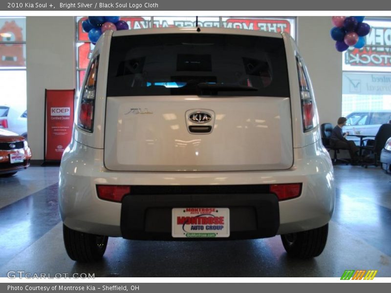 Bright Silver / Black Soul Logo Cloth 2010 Kia Soul +