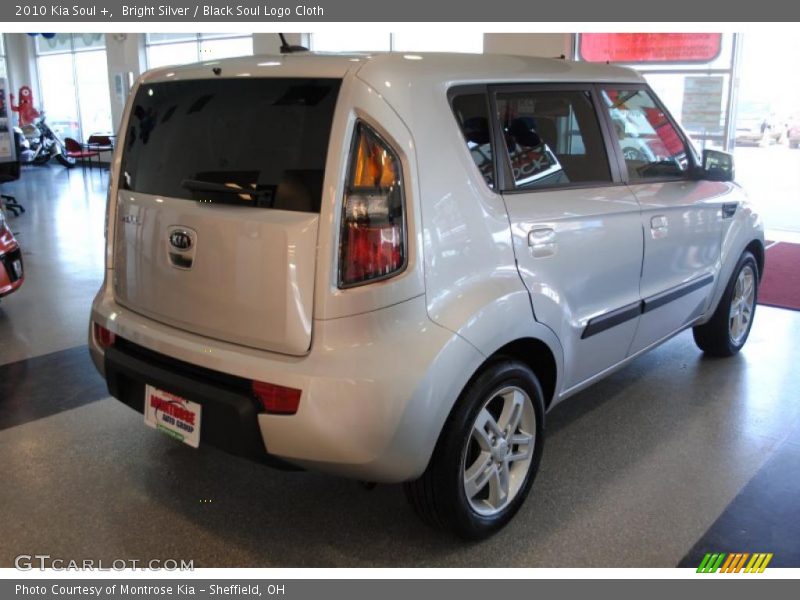 Bright Silver / Black Soul Logo Cloth 2010 Kia Soul +
